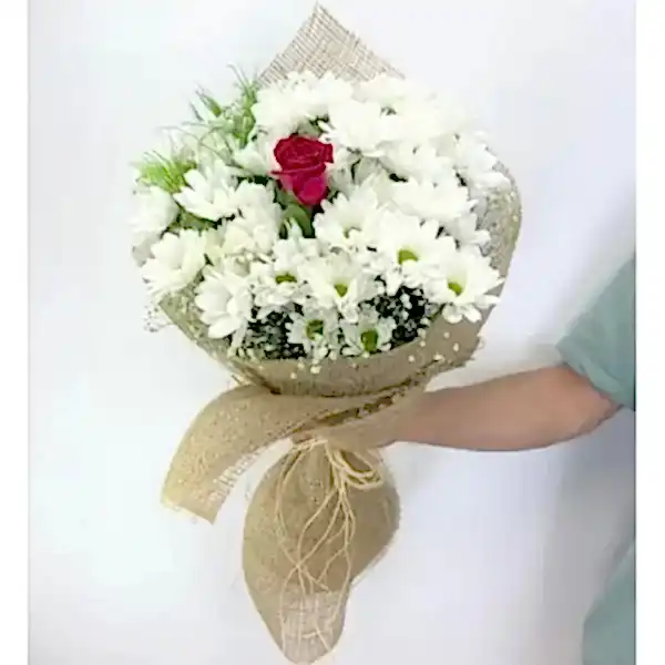 Beyaz Papatya Tek Kırmızı Gül Buketi